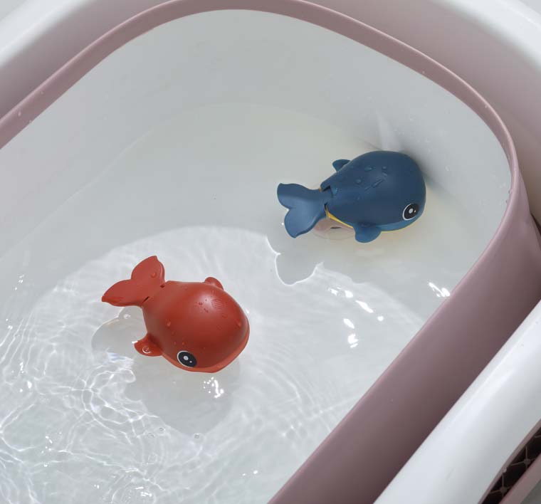 What Age Does A Baby Start To Play With Bath Toys?